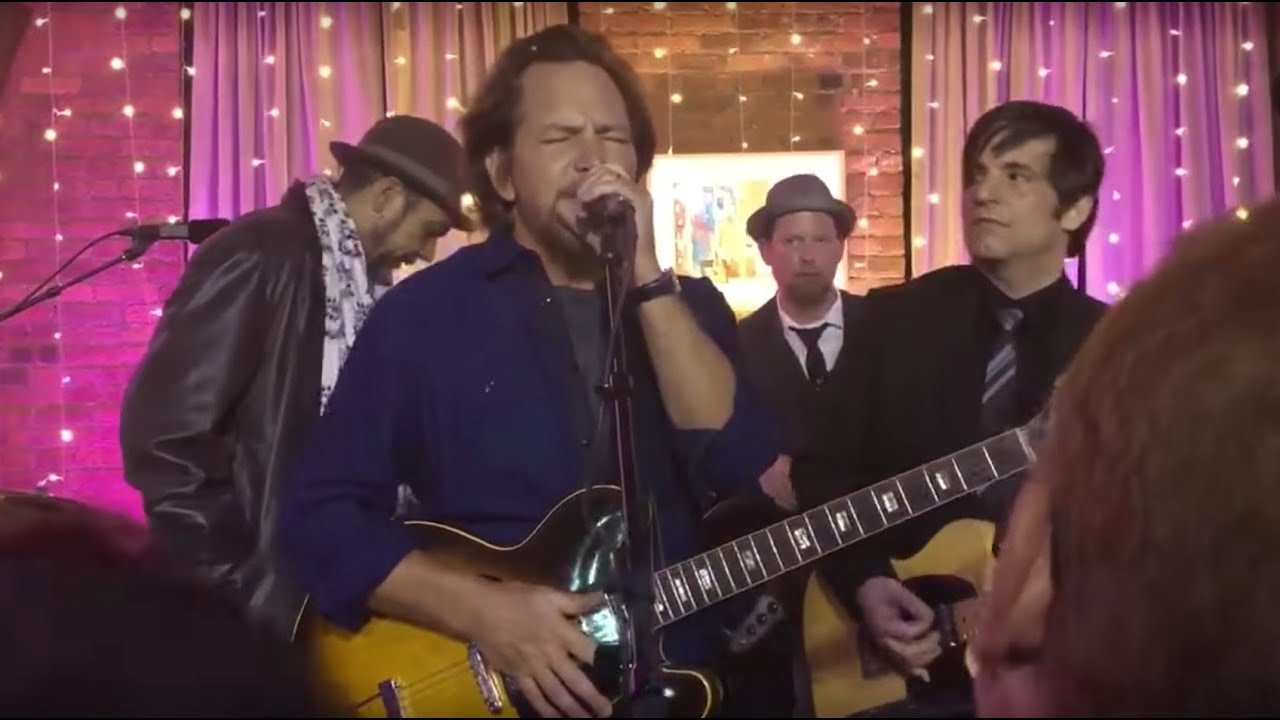 pearl jam's eddie vedder makes surprise guest appearance at a