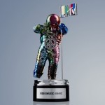 MTV-VMA-Moonman-2015-350×320