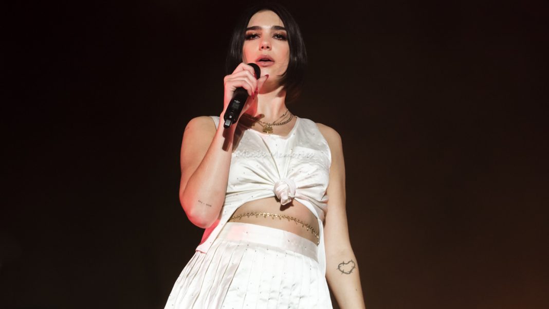 Photo Gallery: Dua Lipa with Allie X at Toronto's RBC Echo Beach - That ...