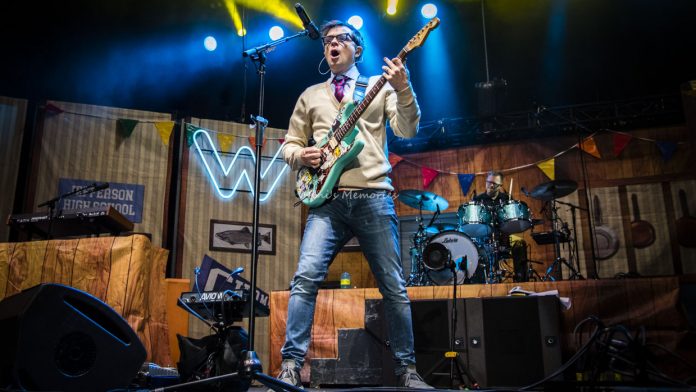 Photo Gallery: Weezer with Pixies at Toronto's Budweiser Stage - That ...