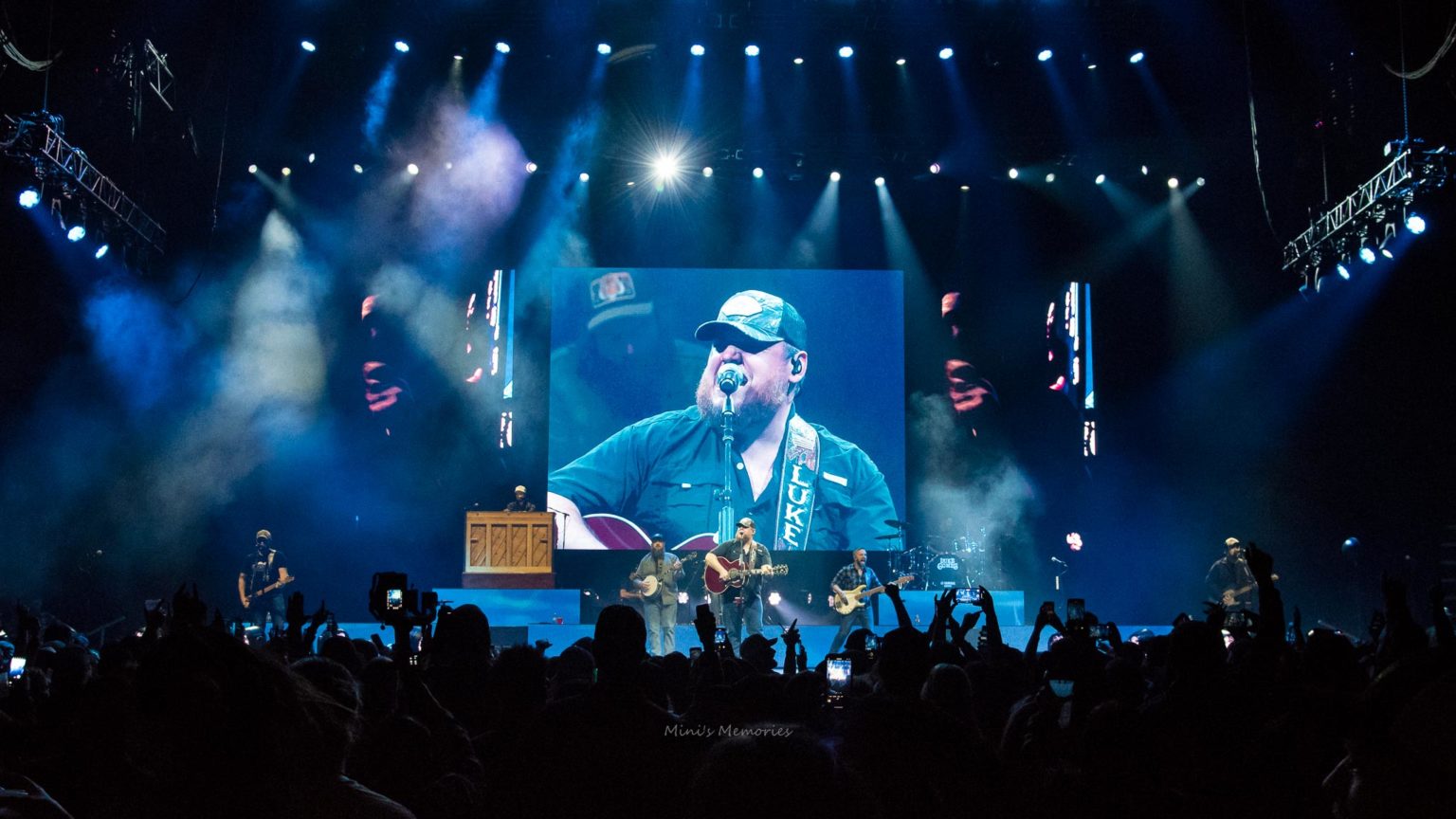 luke combs tour toronto