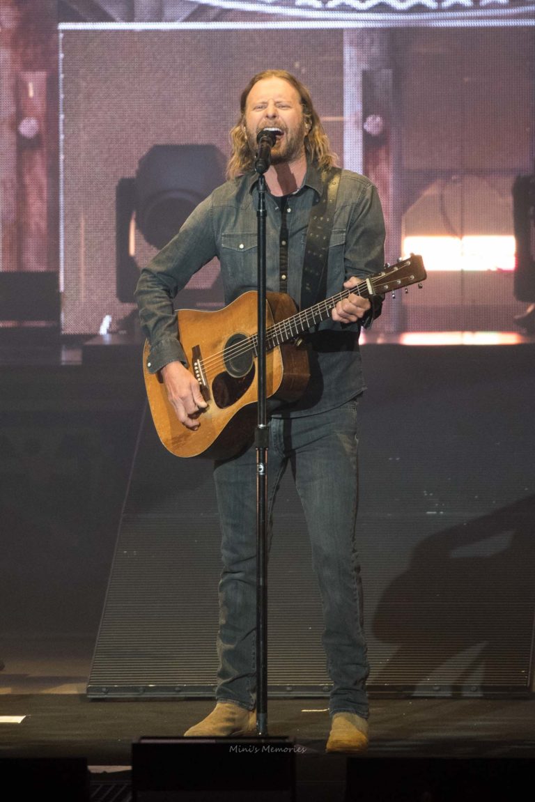 Photo Gallery Dierks Bentley with Jordan Davis and Molly Tuttle at