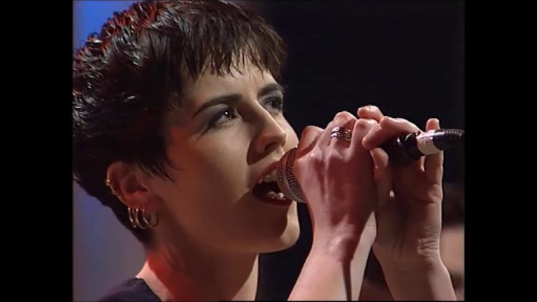 Thirty Years Ago, The Cranberries Brought “Dreams” to Life on Live TV